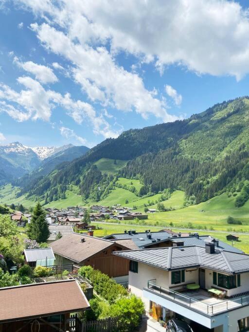Schoene Wohnung, Zentral, Mit Panorama-Aussicht Гросарл Екстериор снимка